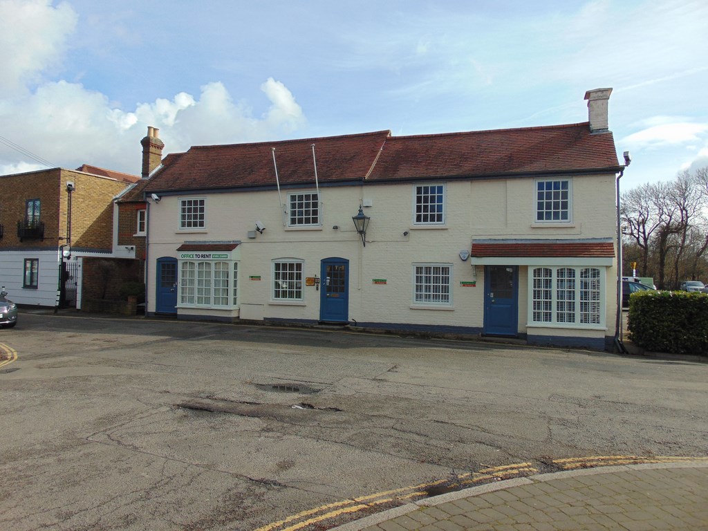 Ickenham Cottages By Pump